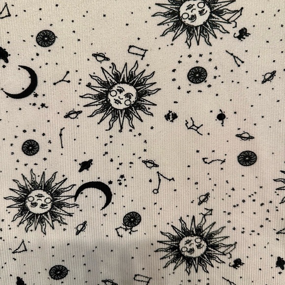 Rue21 White and Black Celestial Print Tee Medium - Picture 2 of 4